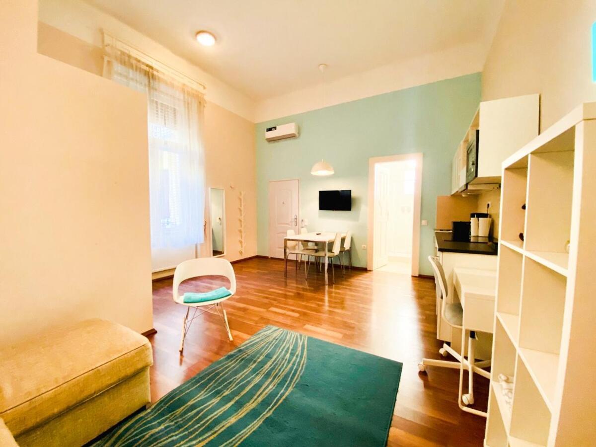 Stylish 1br - Flora's House Appartement Boedapest